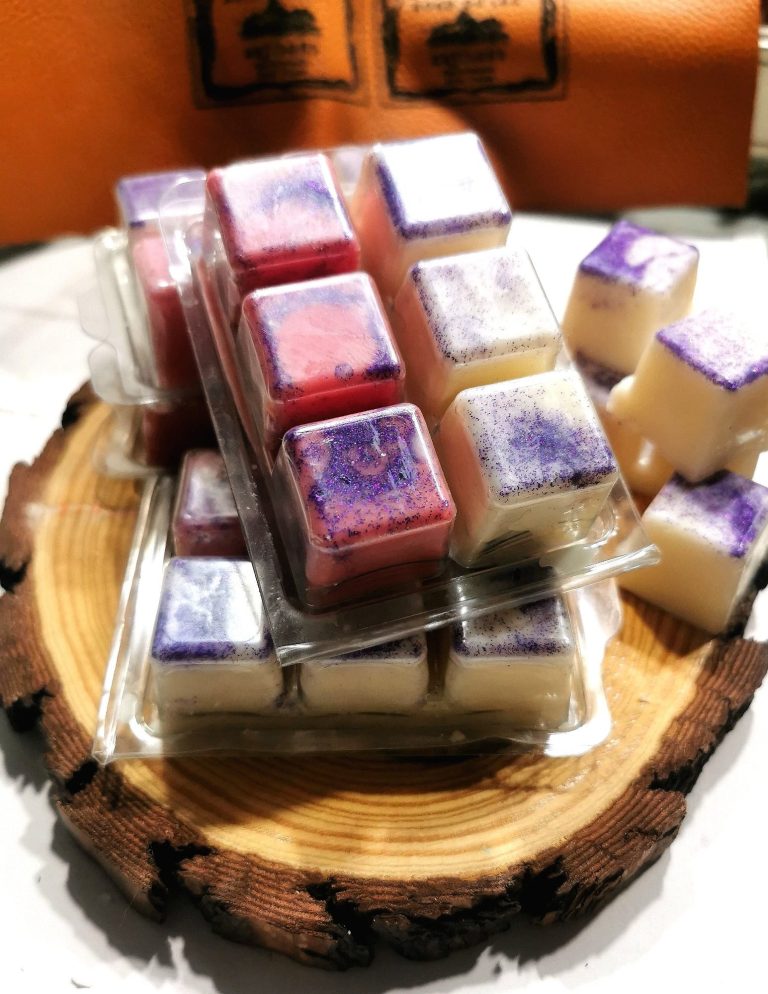 artisanal-calma-wax-melt Artisanal hand-crafted wax melts from the Calma range displayed on a pine stand from Bord Du Lac Artisans.